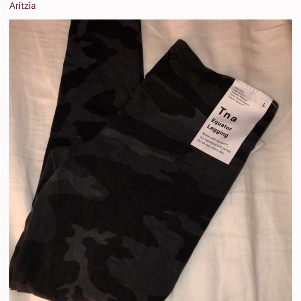 Aritzia Camo Legging! Size M